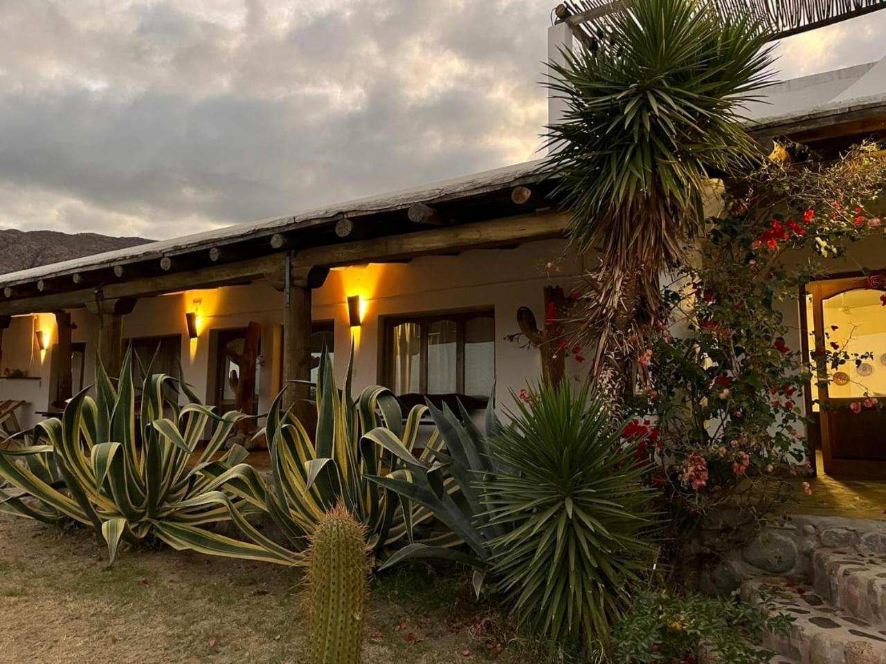 Hotel Texas Cafayate Bagian luar foto